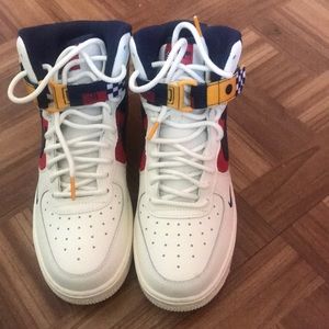 Air Force Nike’s 7Y